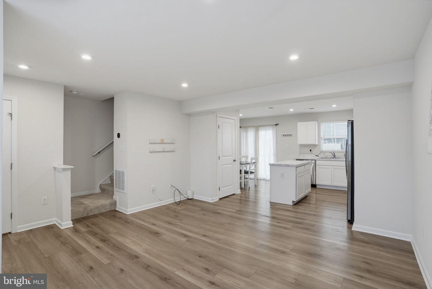 12084 Geyer Ave Property Photo 11