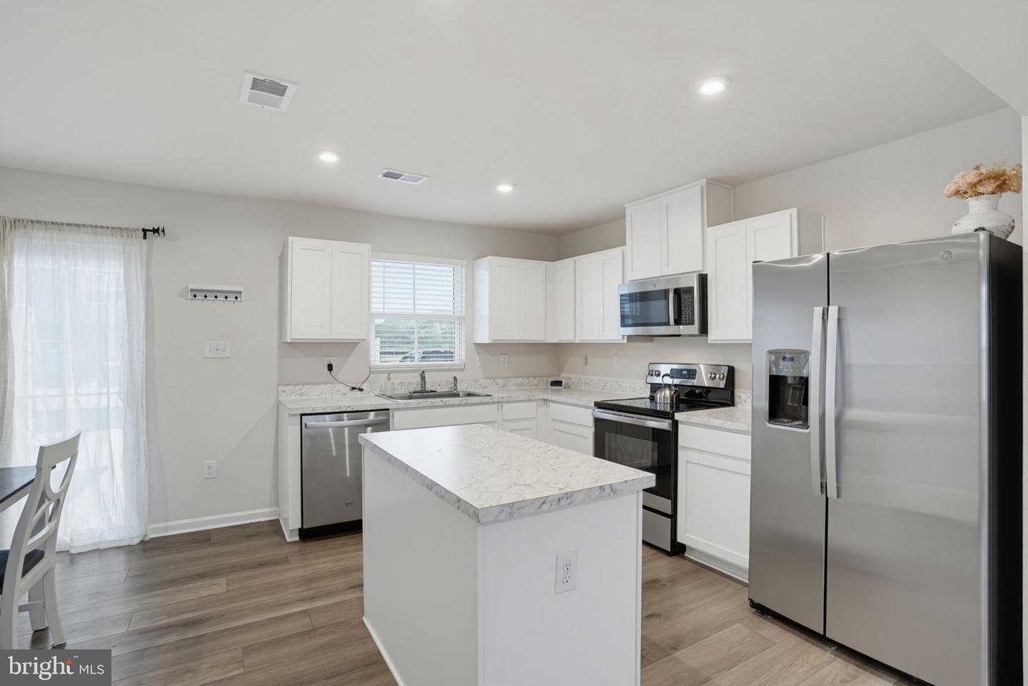 12084 Geyer Ave Property Photo 12