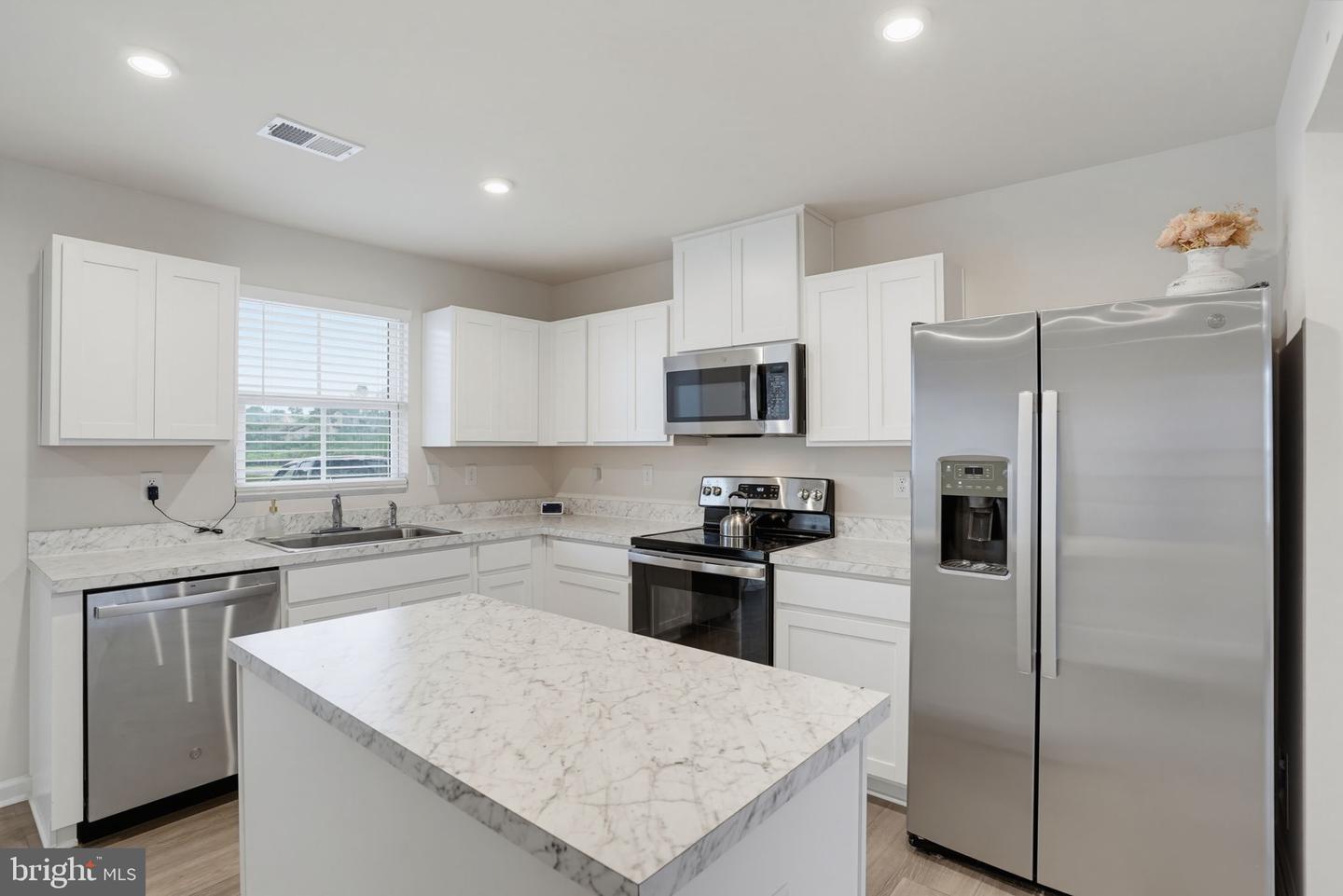 12084 Geyer Ave Property Photo 13