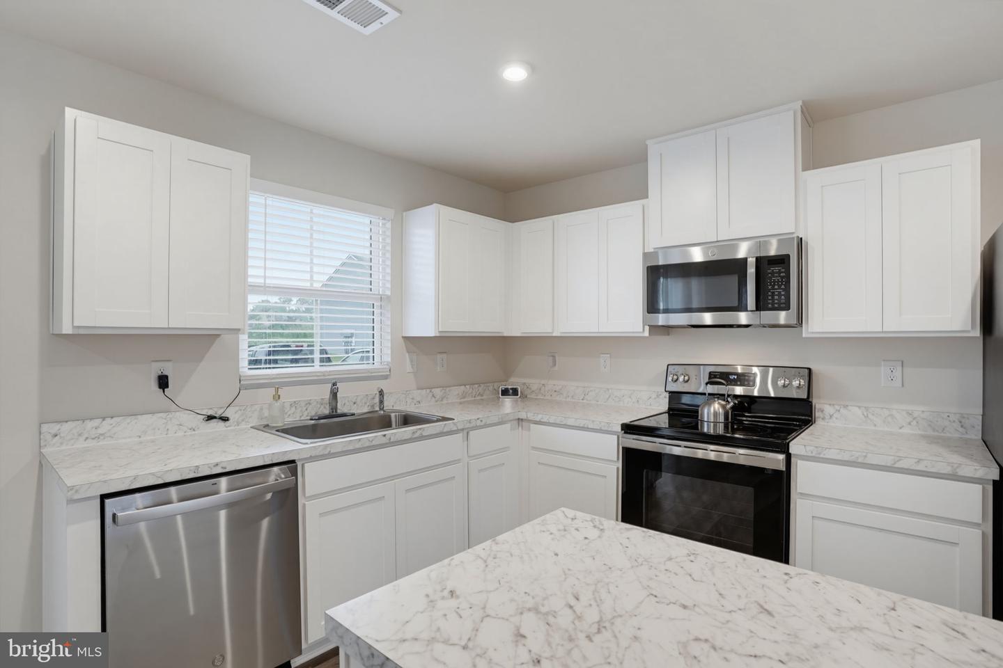 12084 Geyer Ave Property Photo 14