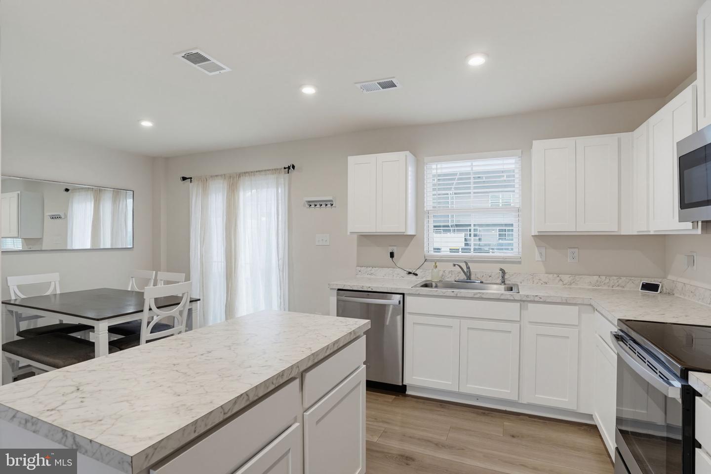 12084 Geyer Ave Property Photo 15