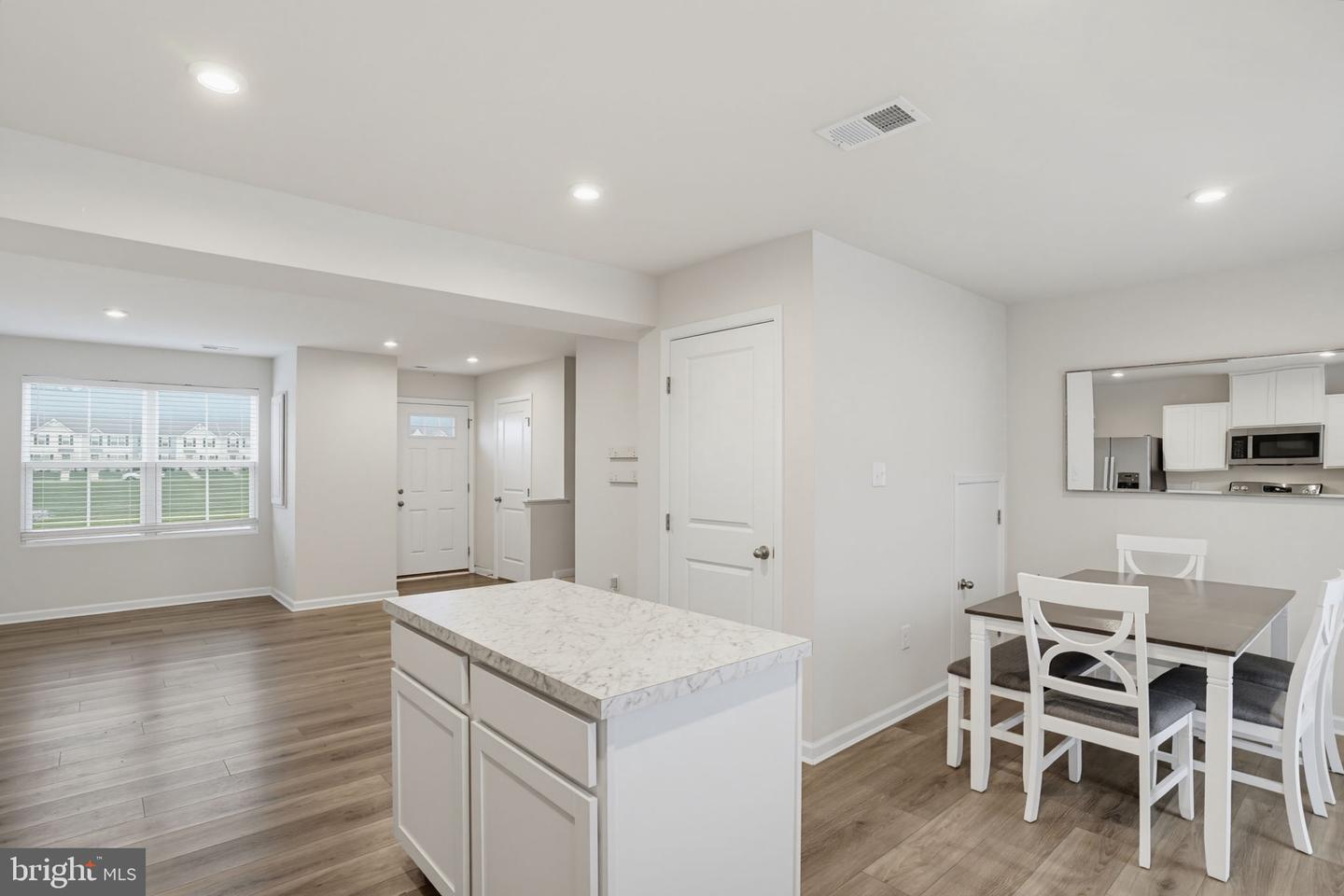 12084 Geyer Ave Property Photo 16