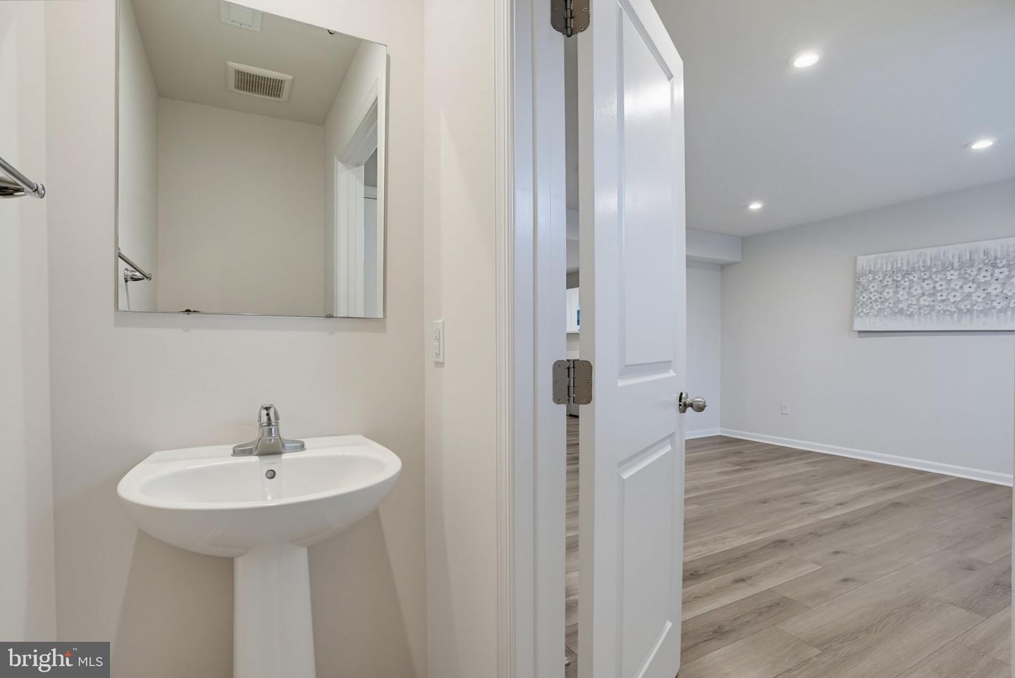 12084 Geyer Ave Property Photo 19