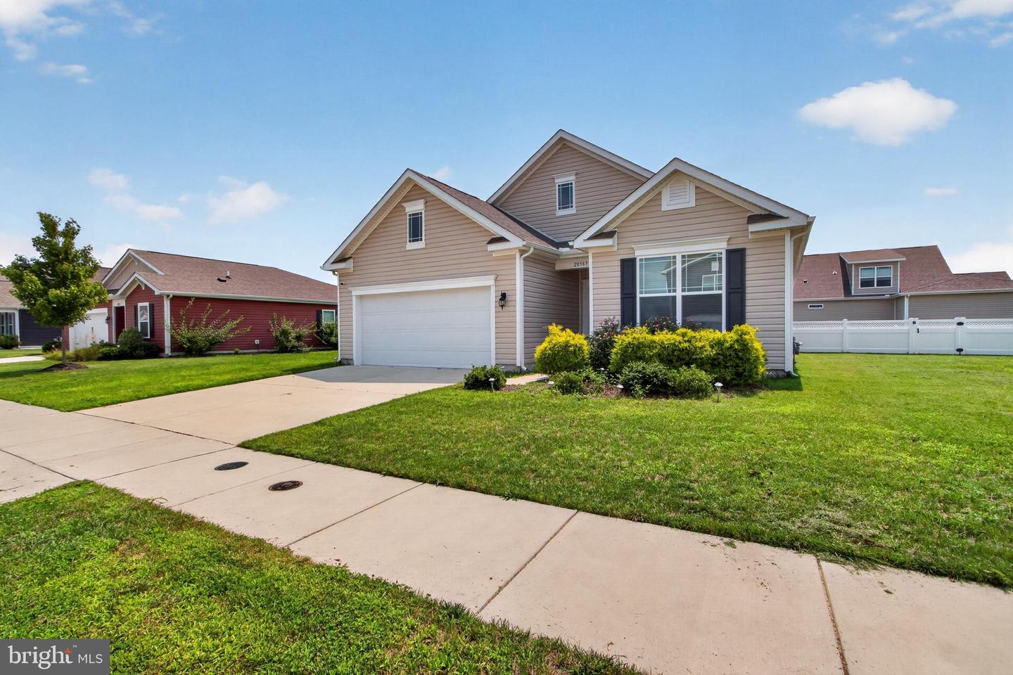 20583 SMITHFIELD CIR Property Photo 1