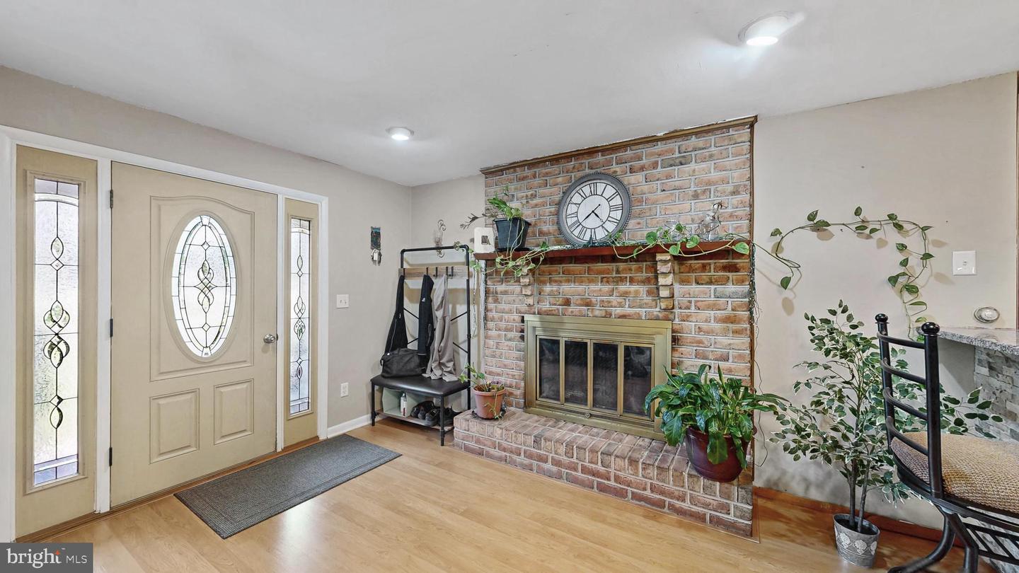 16384 Abbotts Pond Rd Property Photo 2