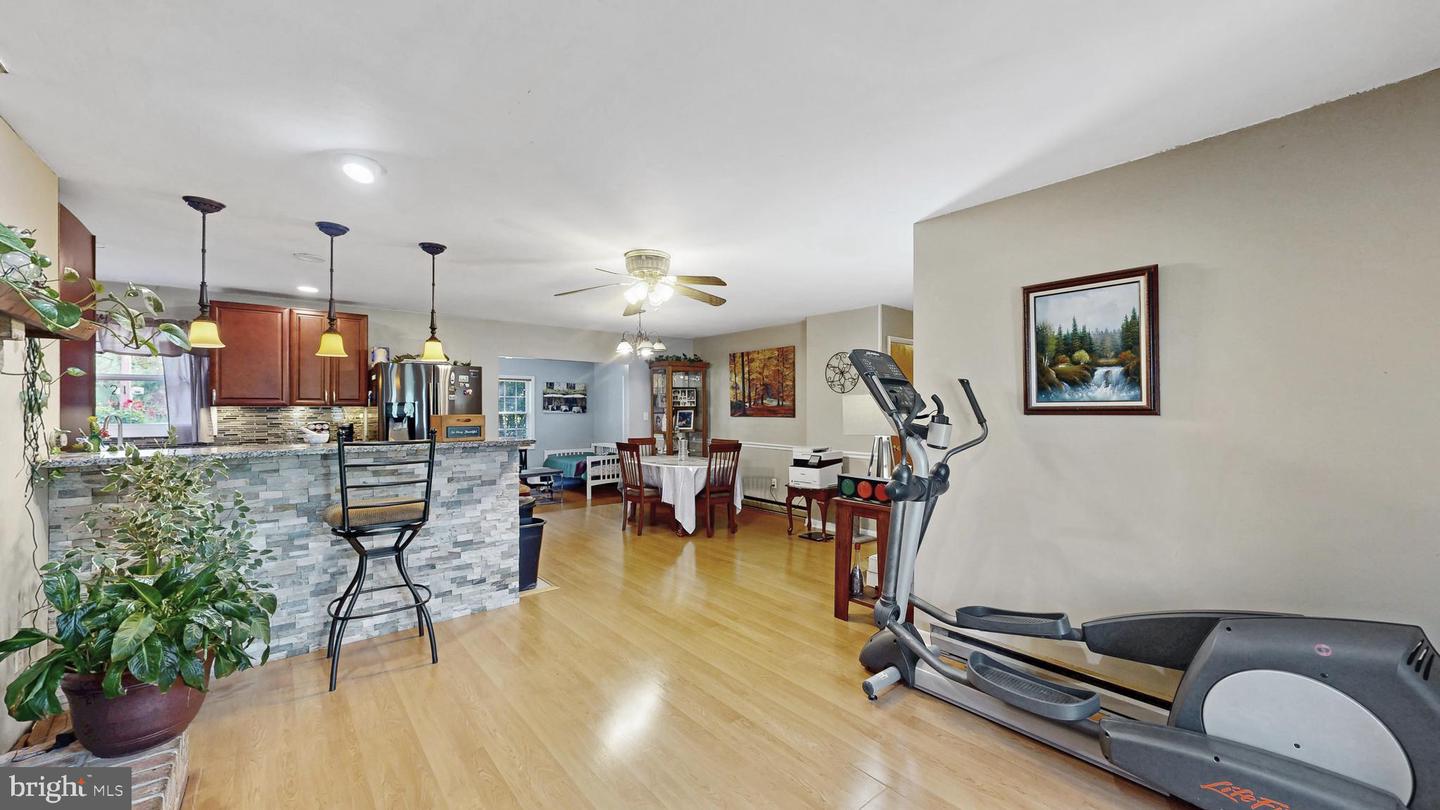 16384 Abbotts Pond Rd Property Photo 3