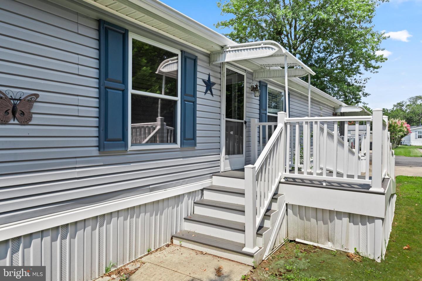 13 Devon Ln Property Photo 2