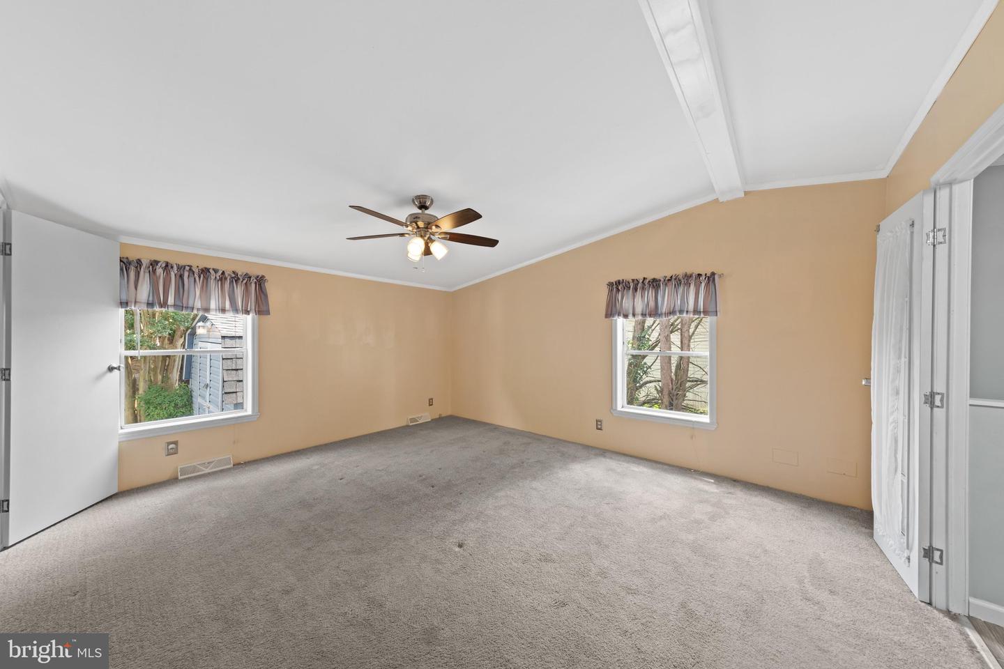 13 Devon Ln Property Photo 16
