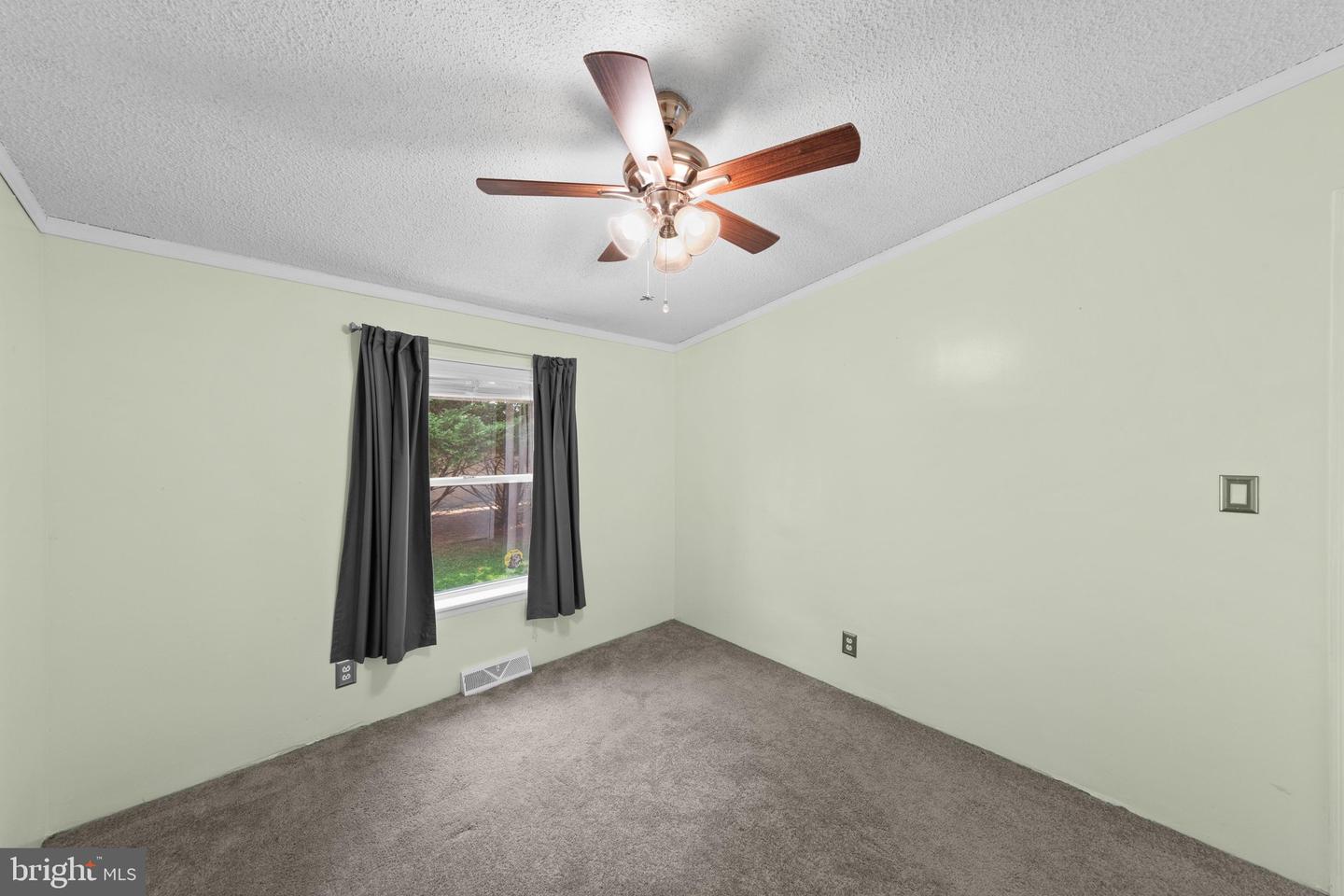 13 Devon Ln Property Photo 23