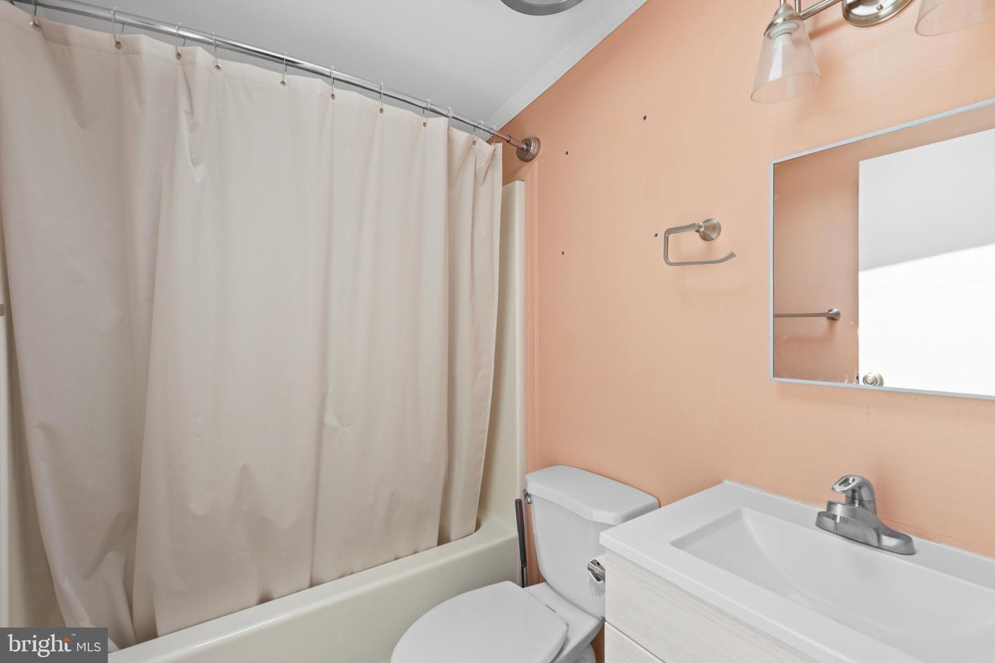 13 Devon Ln Property Photo 24