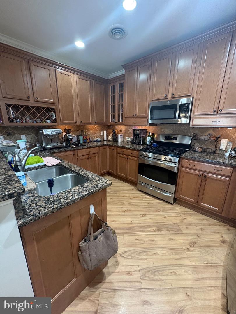 12001 Old Vine Blvd #305 Property Photo 3