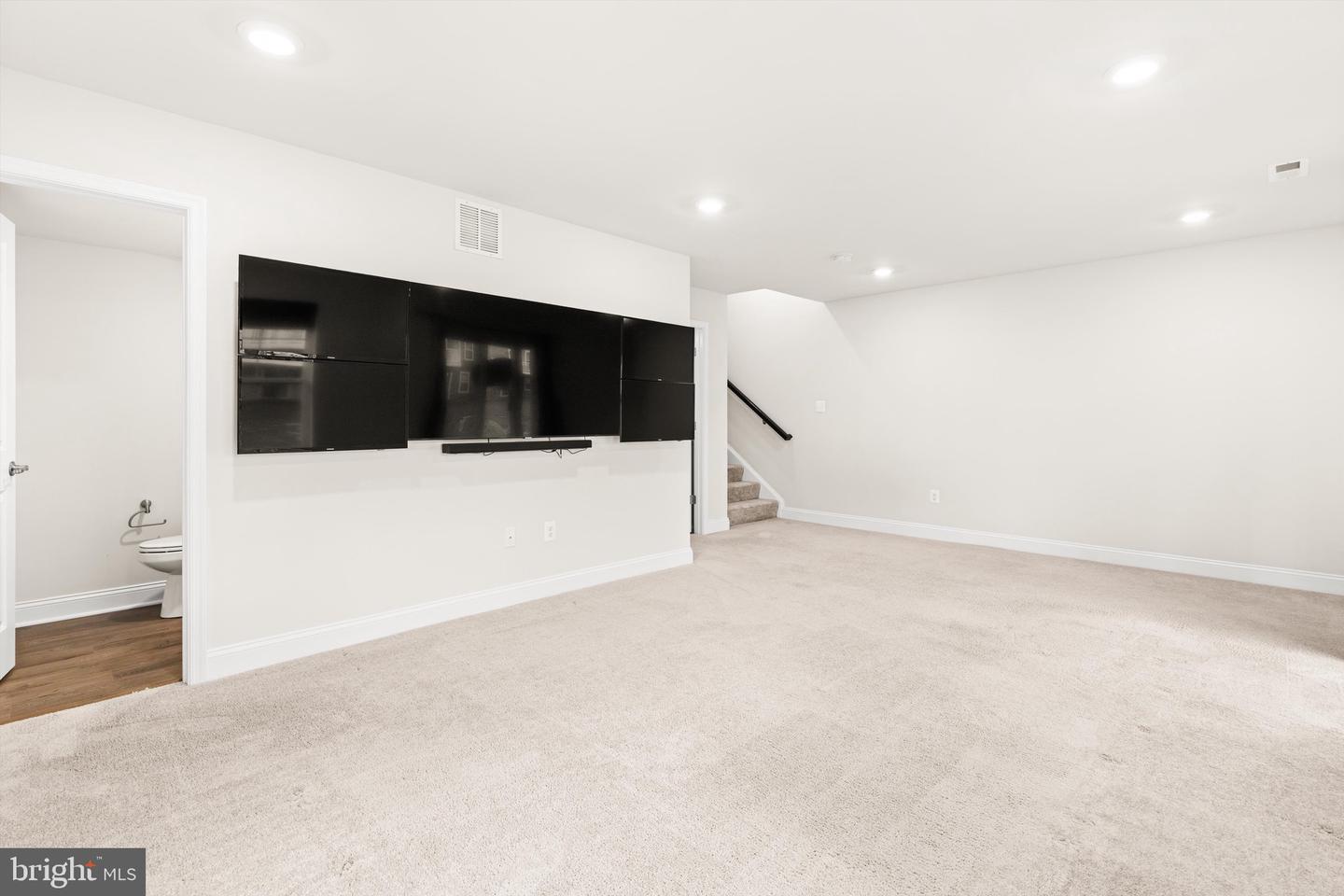 35095 Wright Way Property Photo 5