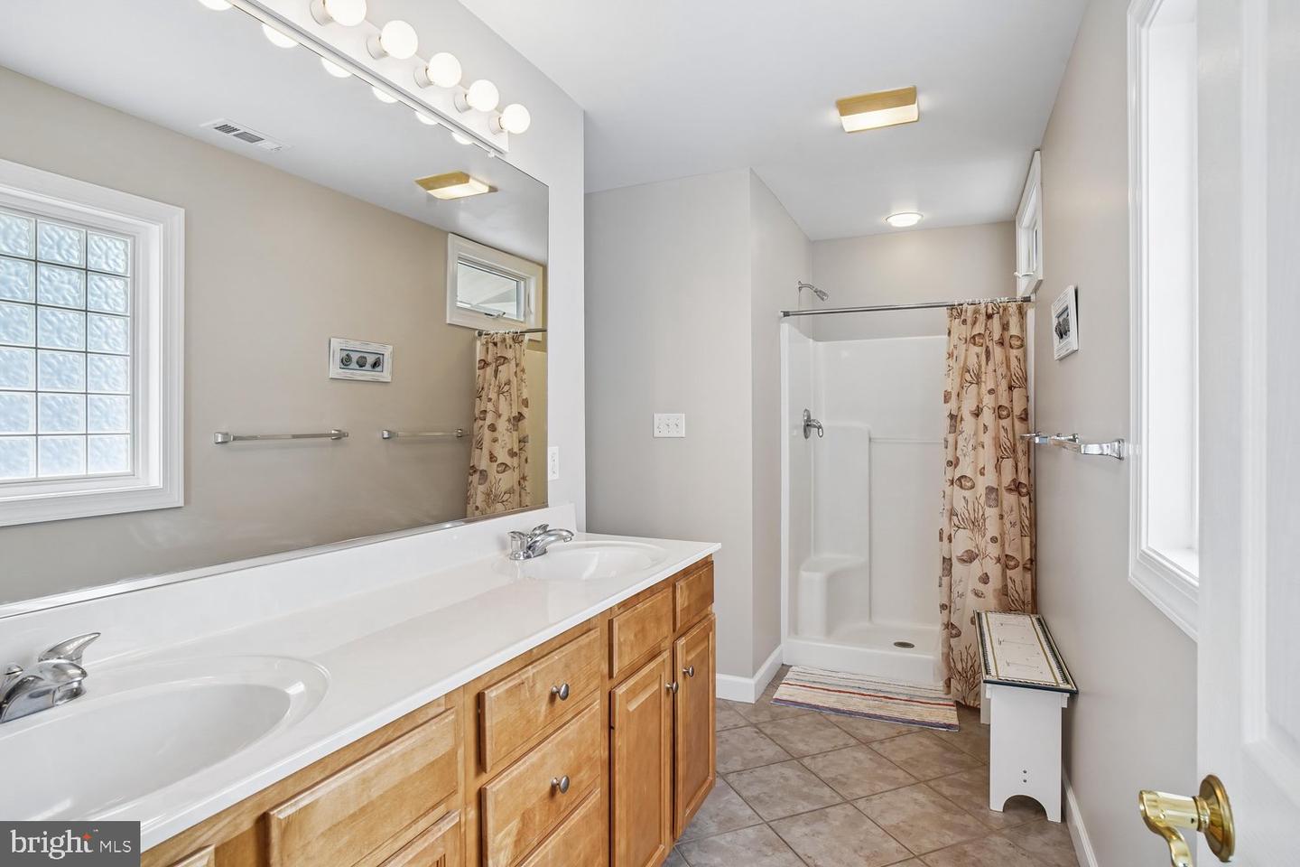 214 2nd St Property Photo 34