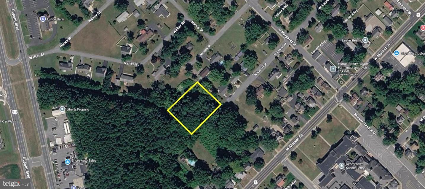147 Laurel St Property Photo 1