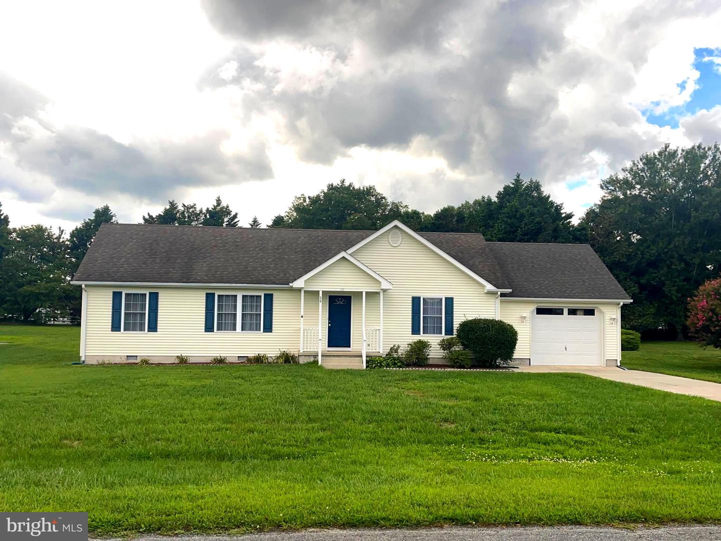 28 CIRCLE DR W