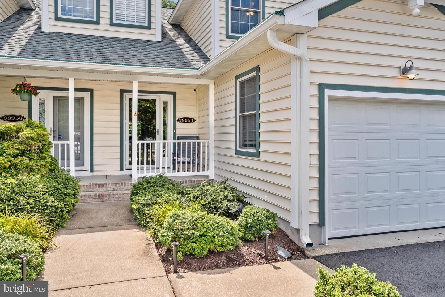 38954 Pond View Ct Property Photo 1