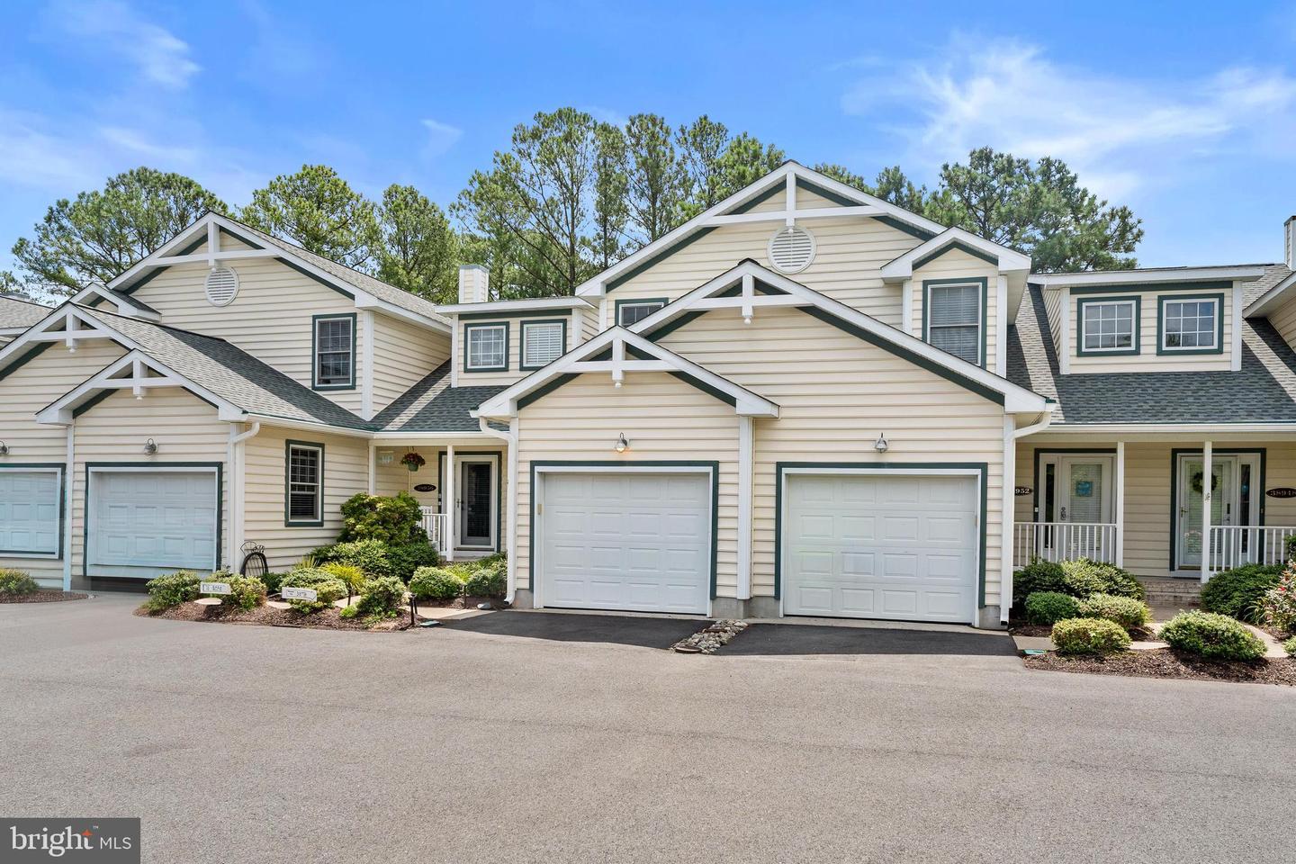 38954 Pond View Ct Property Photo 2