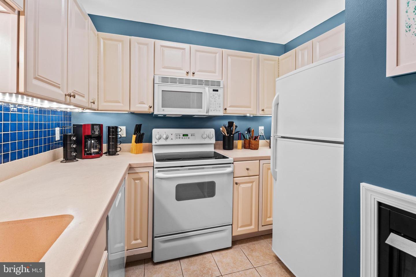 38954 Pond View Ct Property Photo 12