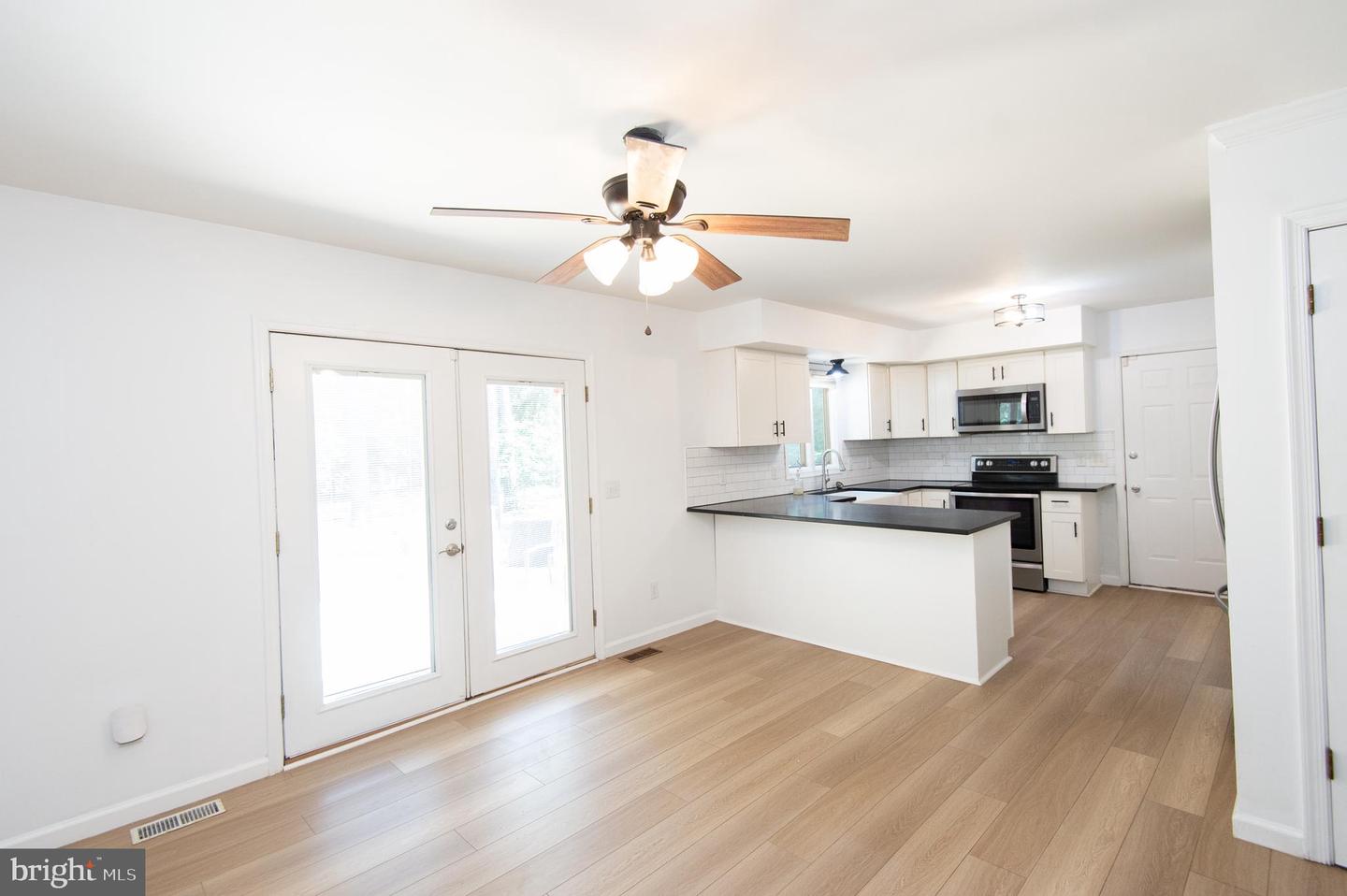 30713 River Rd Property Photo 8