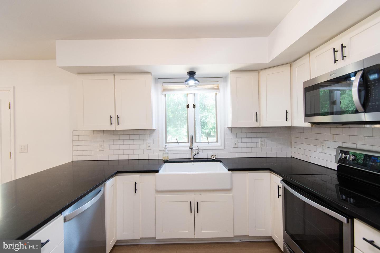 30713 River Rd Property Photo 10