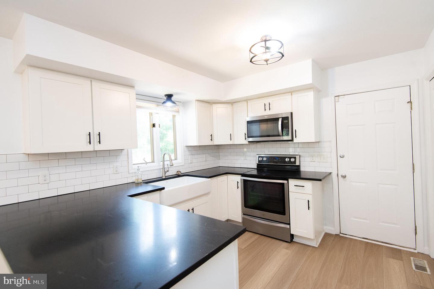 30713 River Rd Property Photo 13