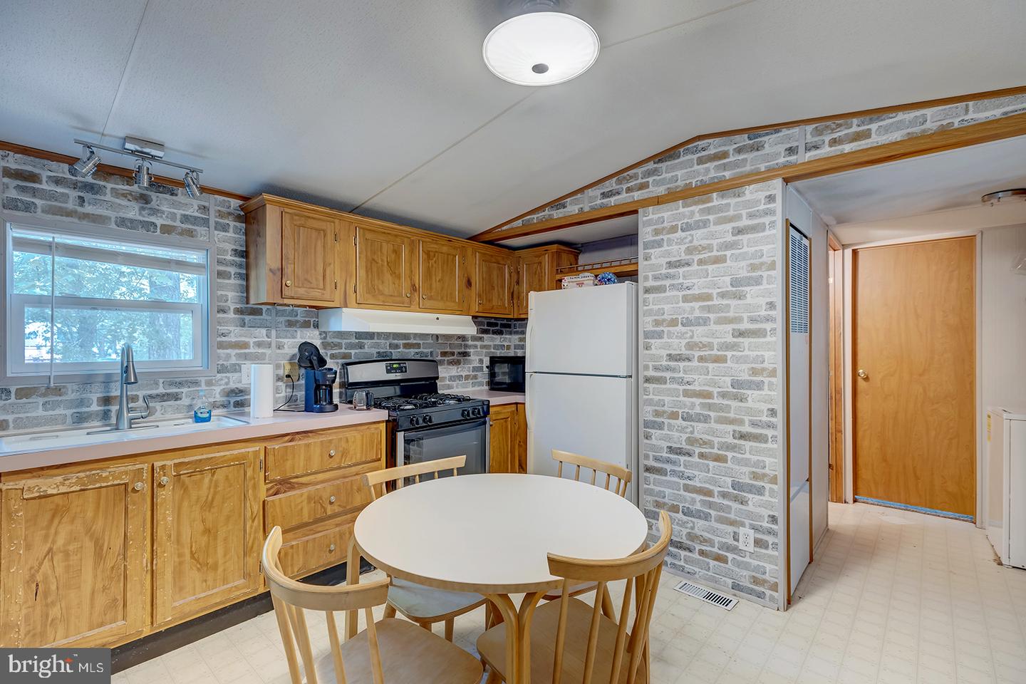 24119 Celtic St Property Photo 9
