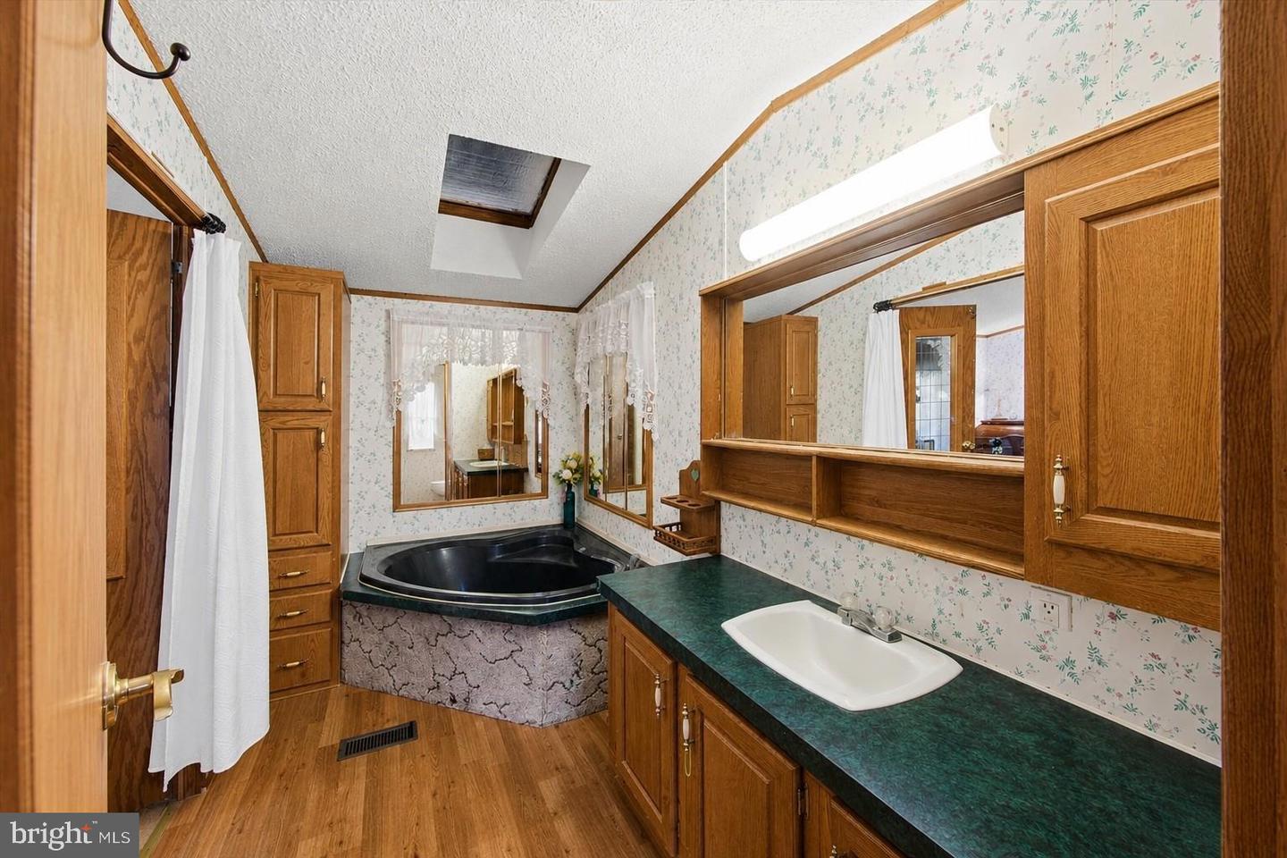 28056 Avalon Dr Property Photo 9