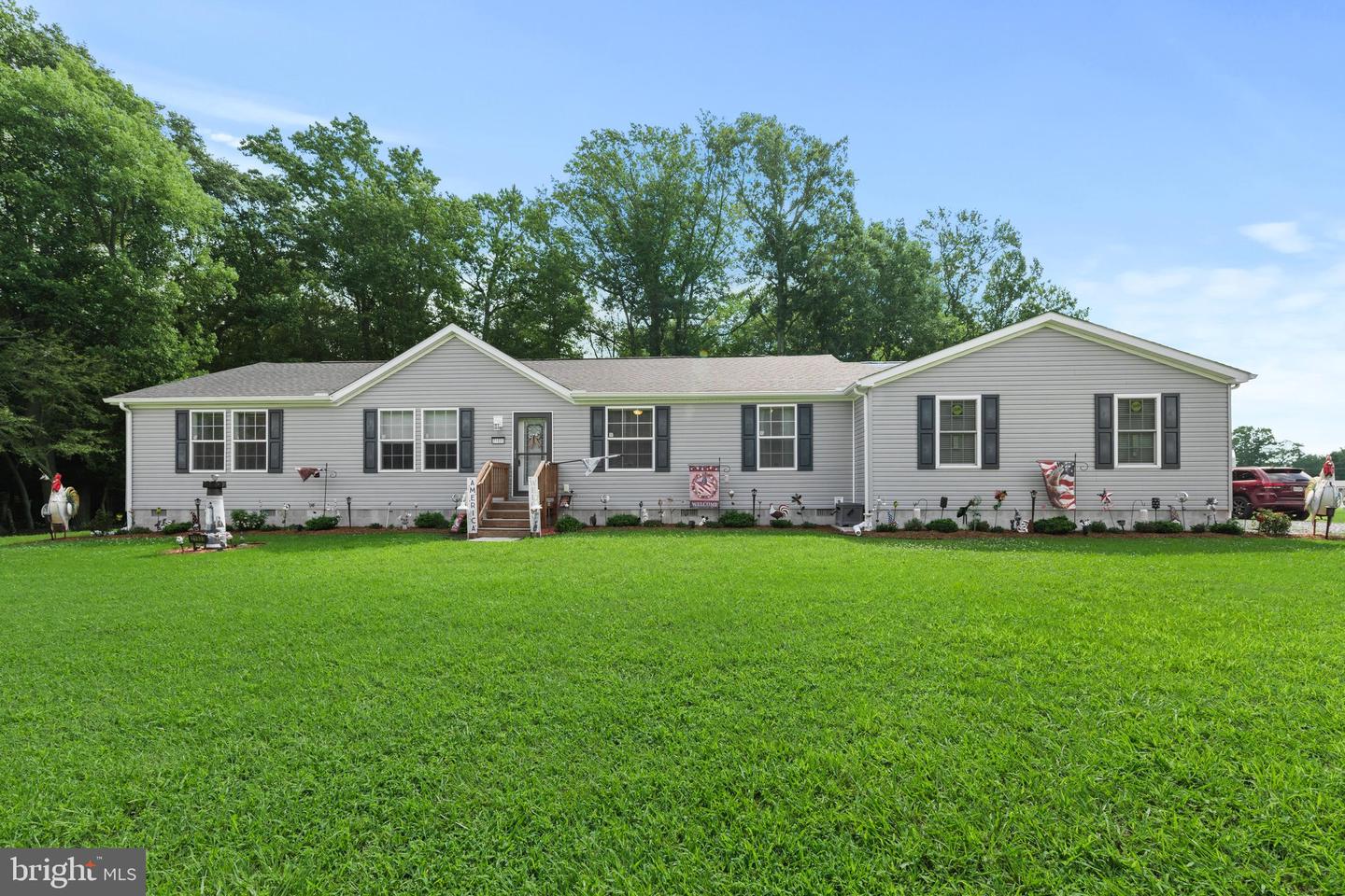21933 Conrail Rd Property Photo 1