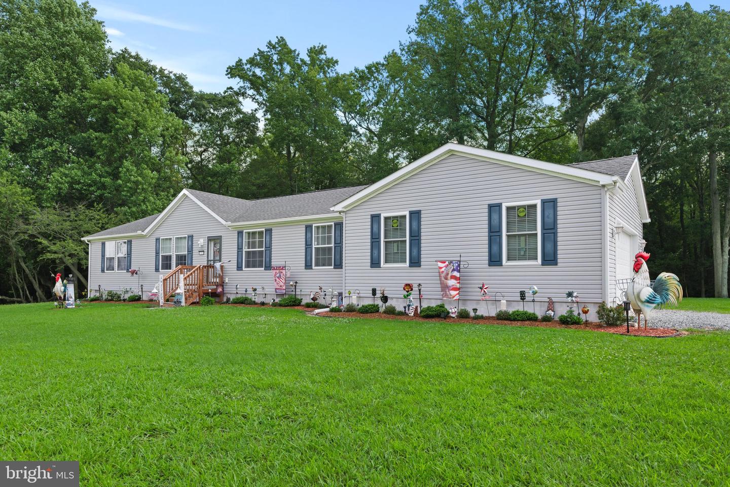 21933 Conrail Rd Property Photo 2