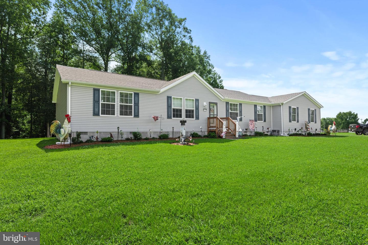 21933 Conrail Rd Property Photo 3