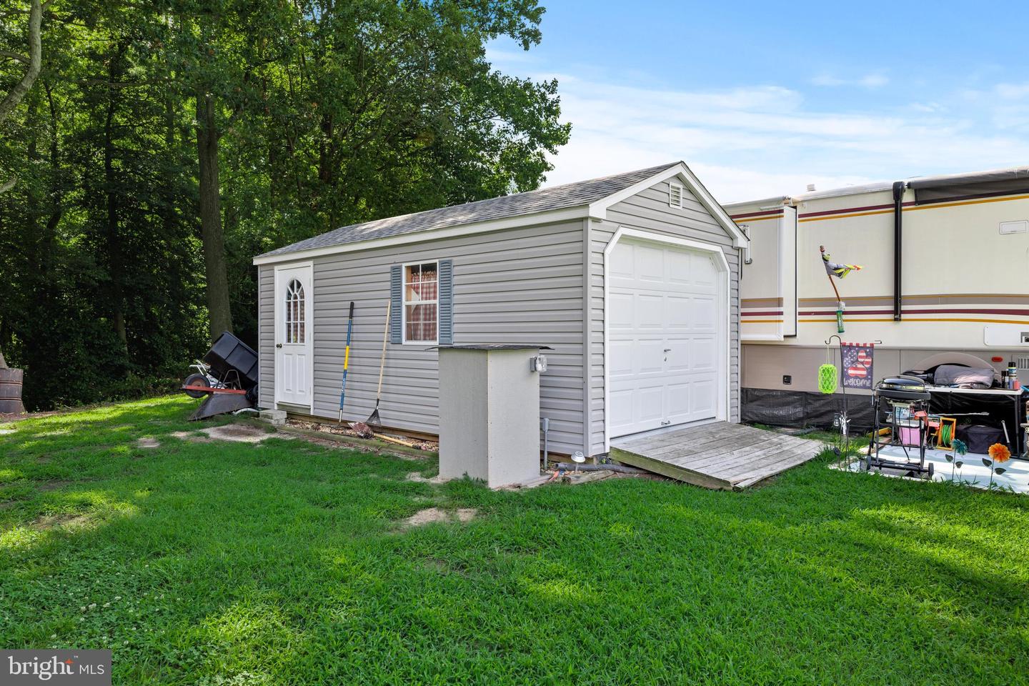 21933 Conrail Rd Property Photo 36