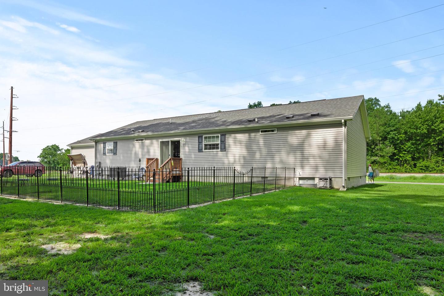 21933 Conrail Rd Property Photo 38