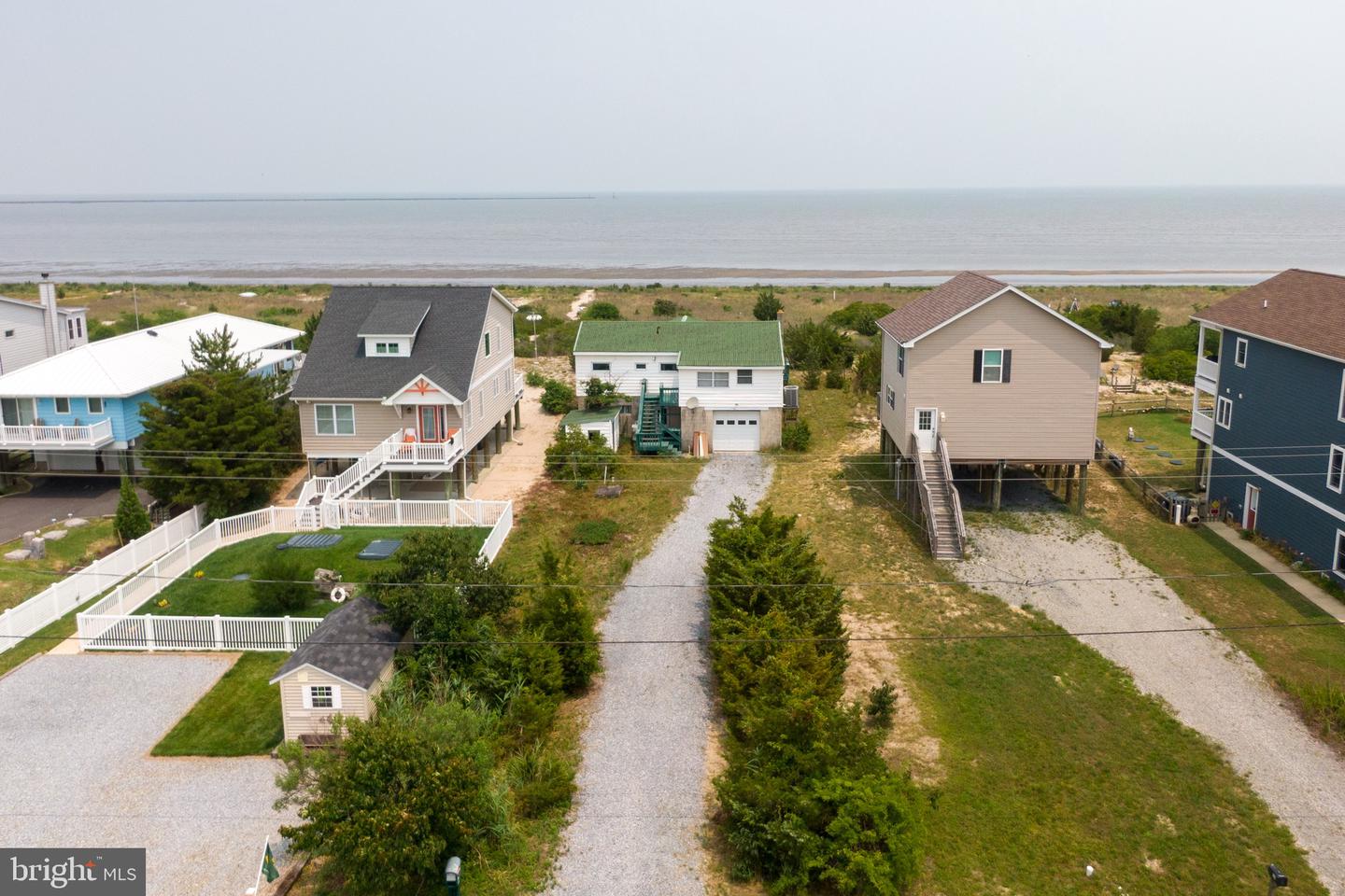 581 Bay Ave Property Photo 2