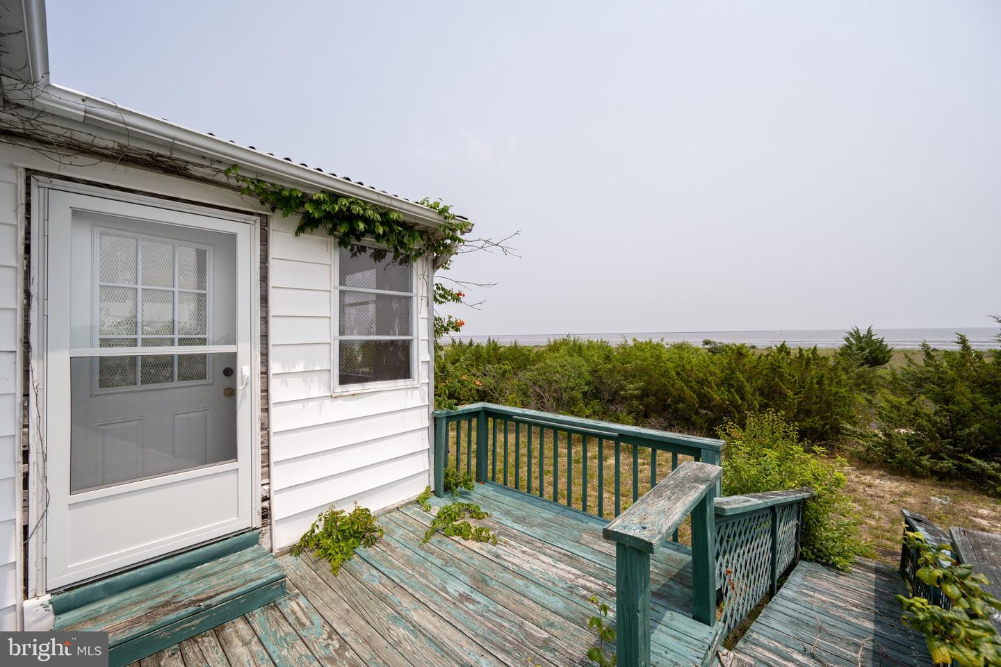 581 Bay Ave Property Photo 13