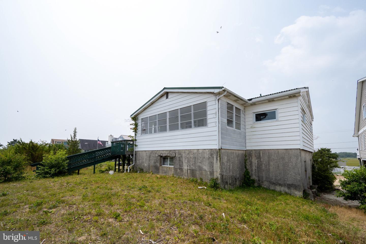 581 Bay Ave Property Photo 17