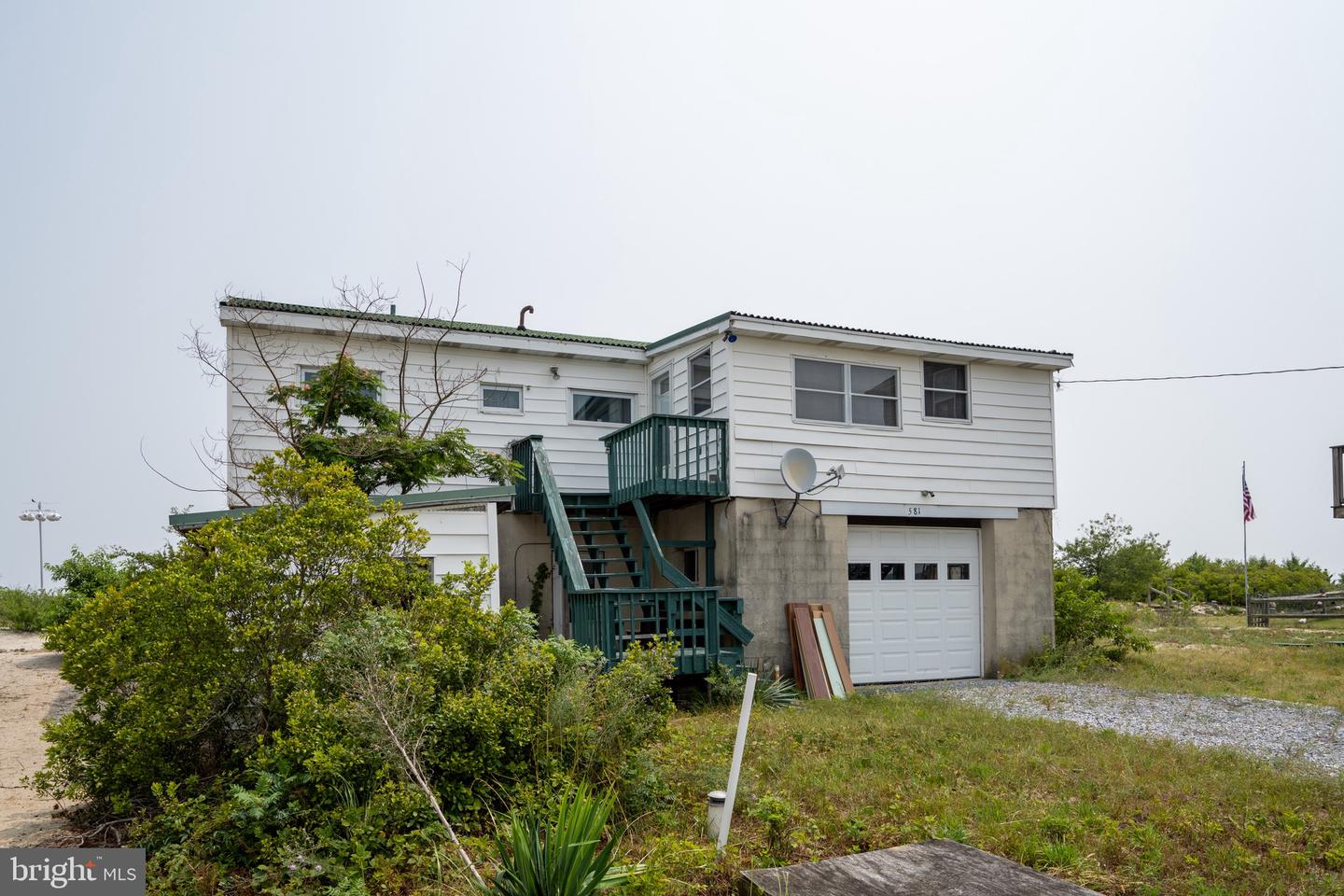 581 Bay Ave Property Photo 23