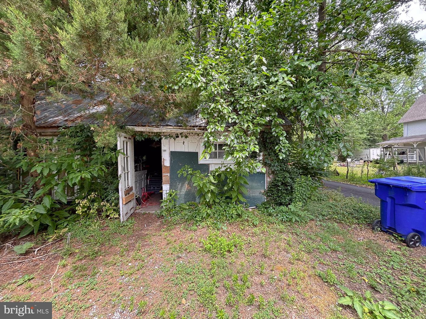 405 + 403 Main St Property Photo 43