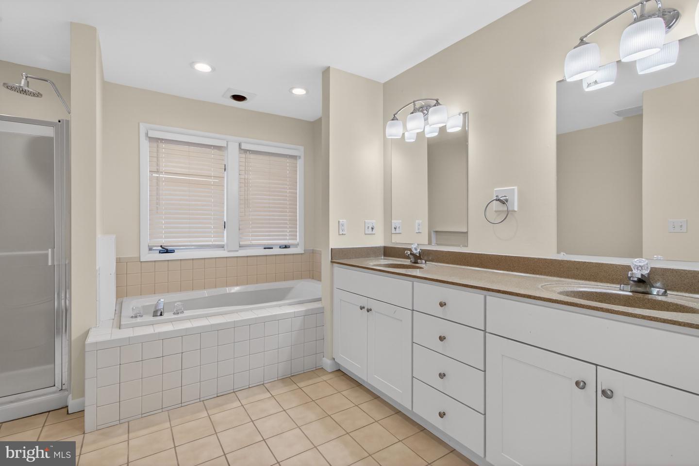 18609 Broadfield Dr Property Photo 46