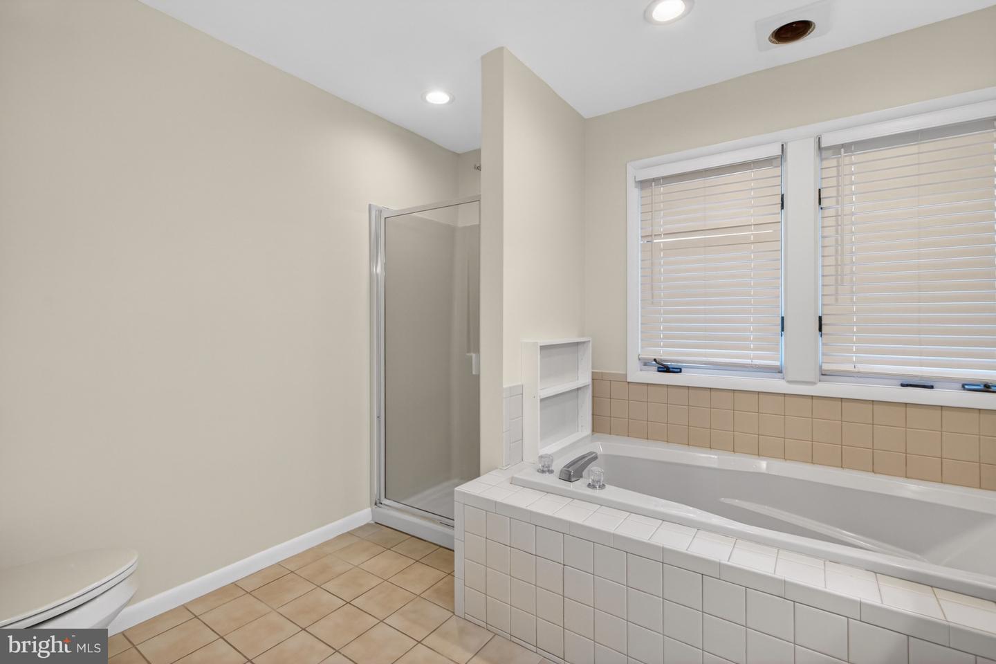 18609 Broadfield Dr Property Photo 48