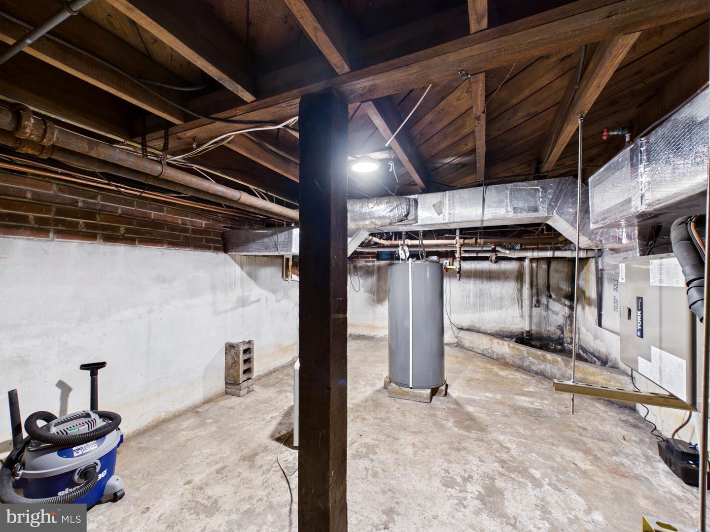 414 W Market St Property Photo 41