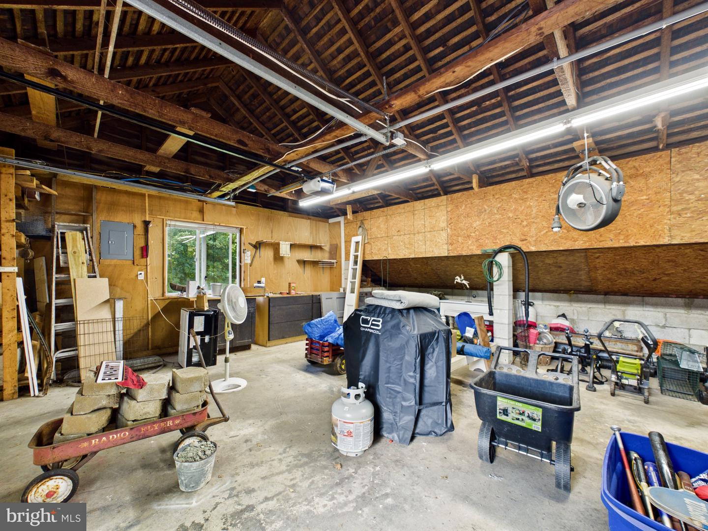 414 W Market St Property Photo 50