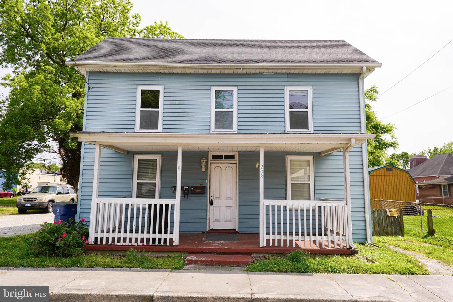 202 E Grove St #a Property Photo 1