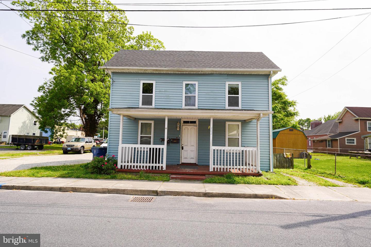 202 E Grove St #a Property Photo 2