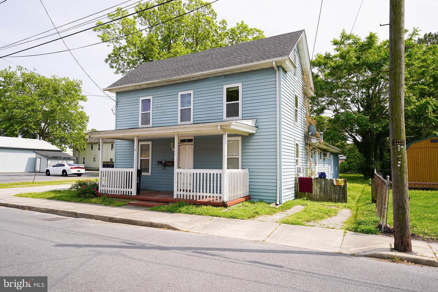 202 E Grove St #a Property Photo 3