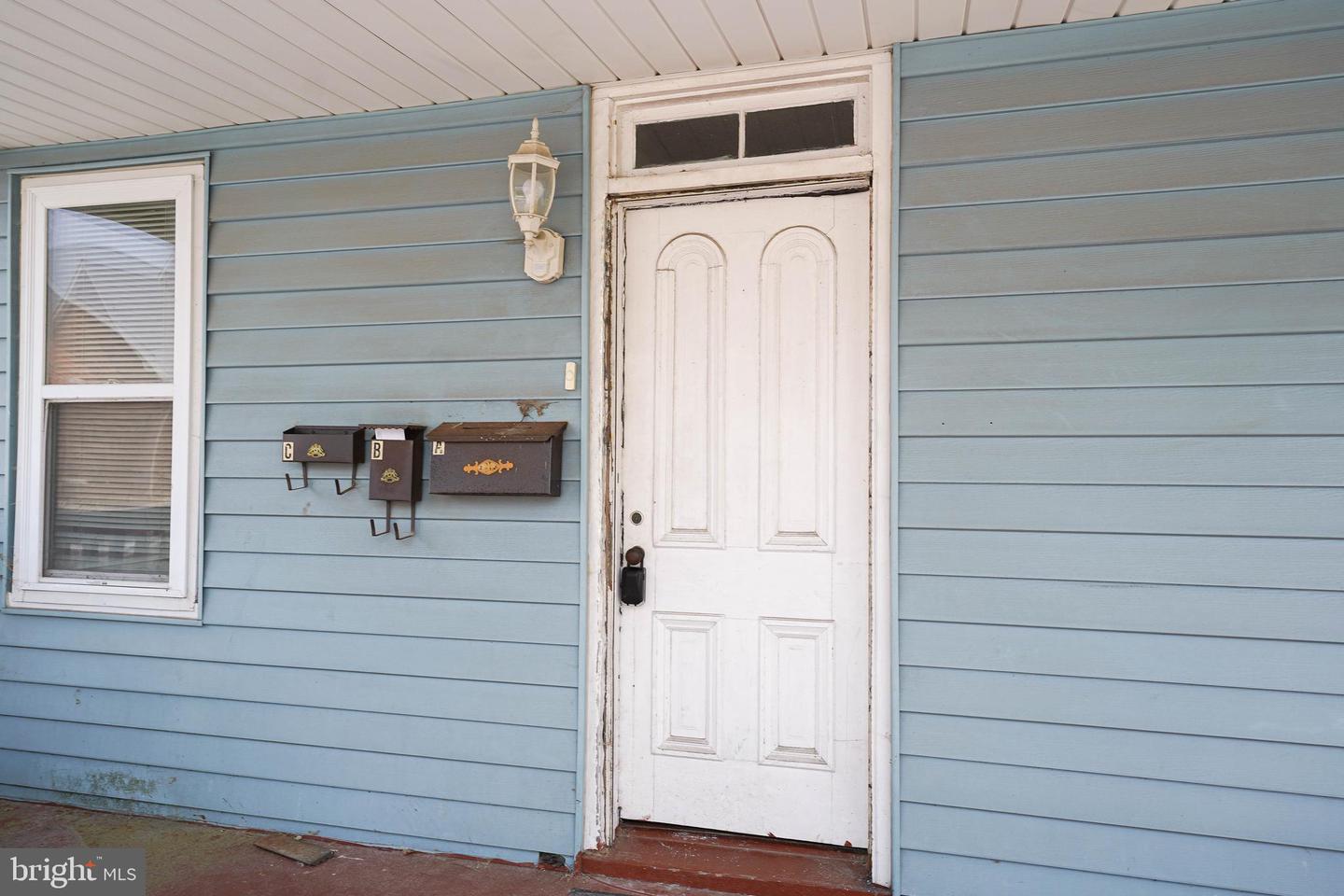 202 E Grove St #a Property Photo 7