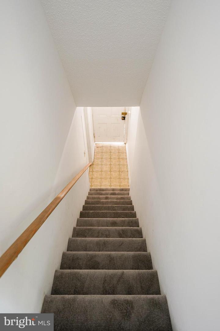 202 E Grove St #a Property Photo 8