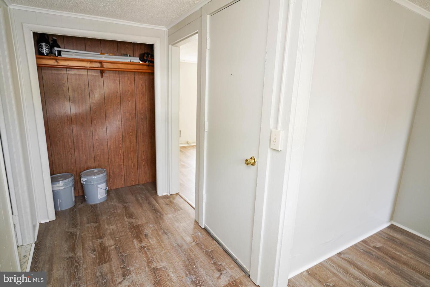202 E Grove St #a Property Photo 9