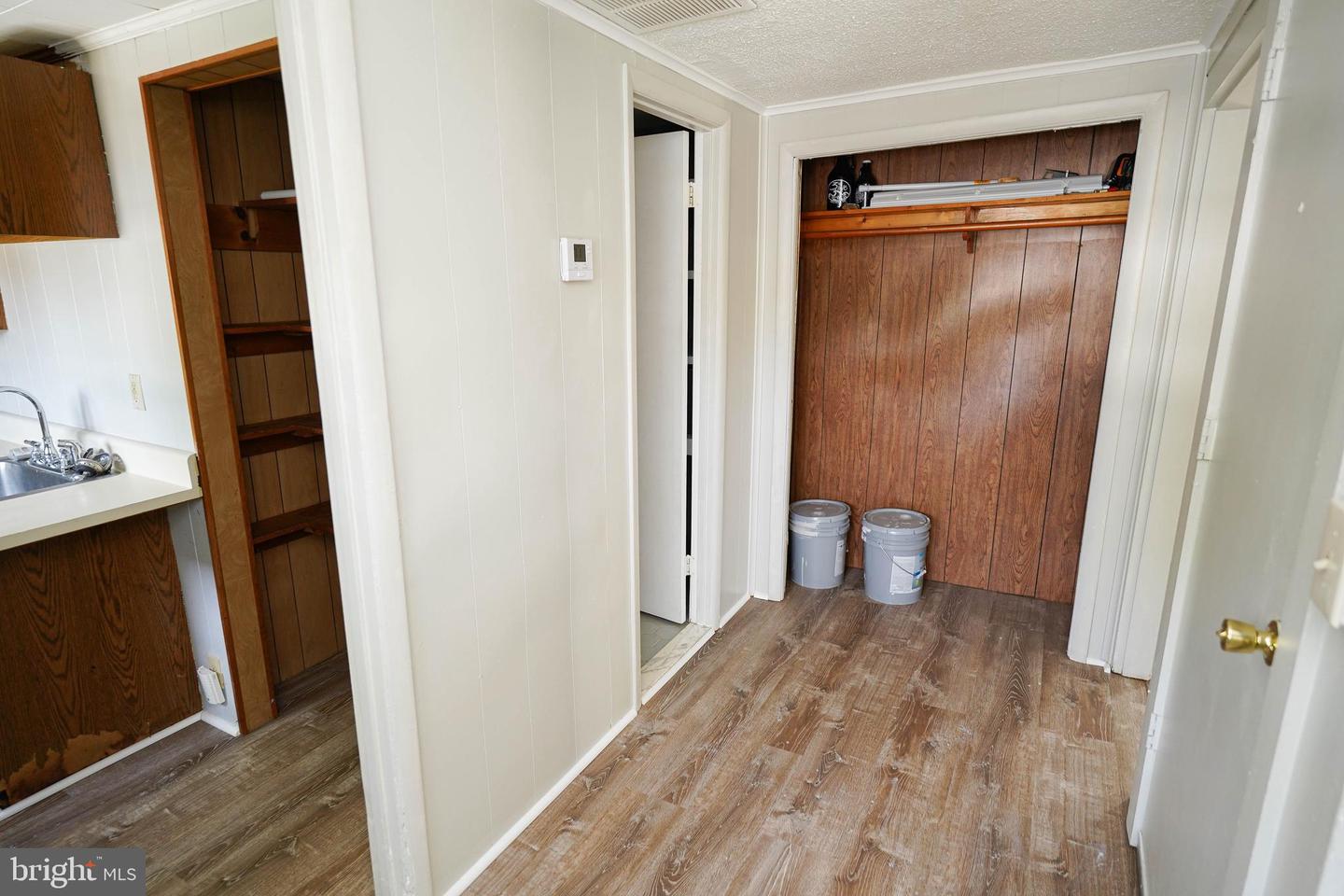 202 E Grove St #a Property Photo 10