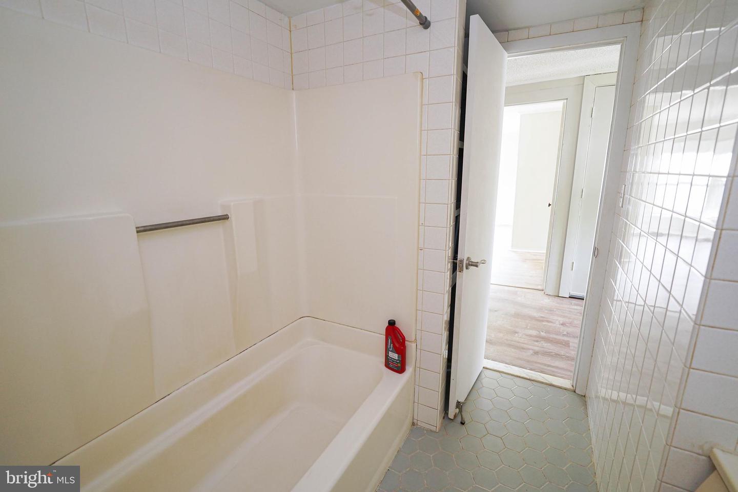 202 E Grove St #a Property Photo 23