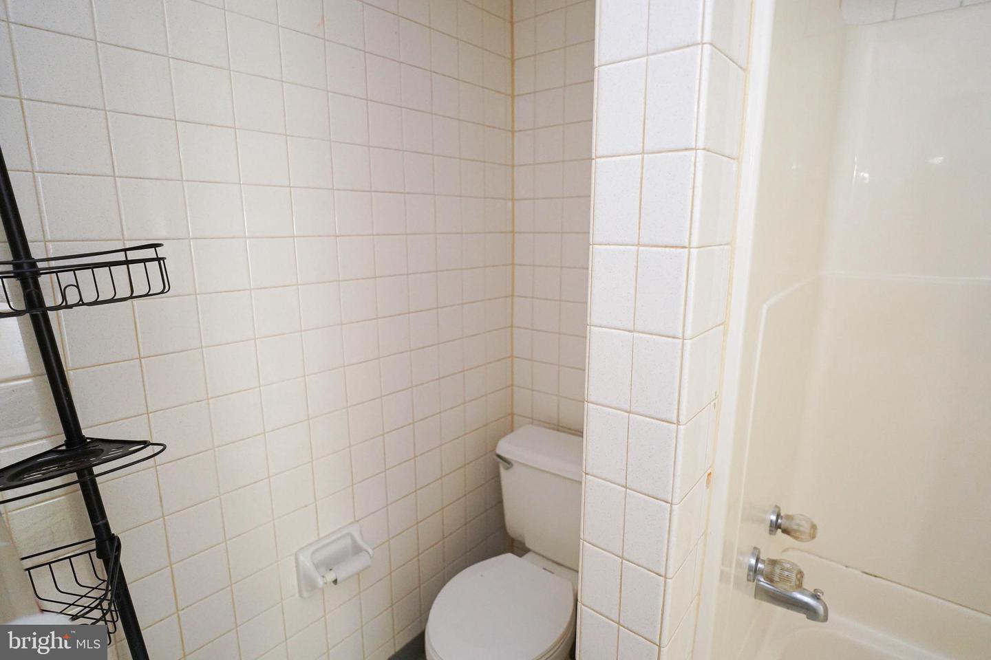 202 E Grove St #a Property Photo 25